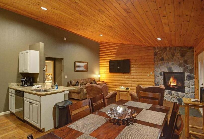 هتل The Lodges At Sunset Village