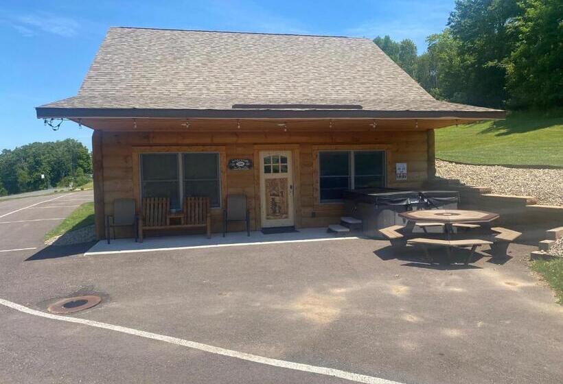 هتل The Lodges At Sunset Village