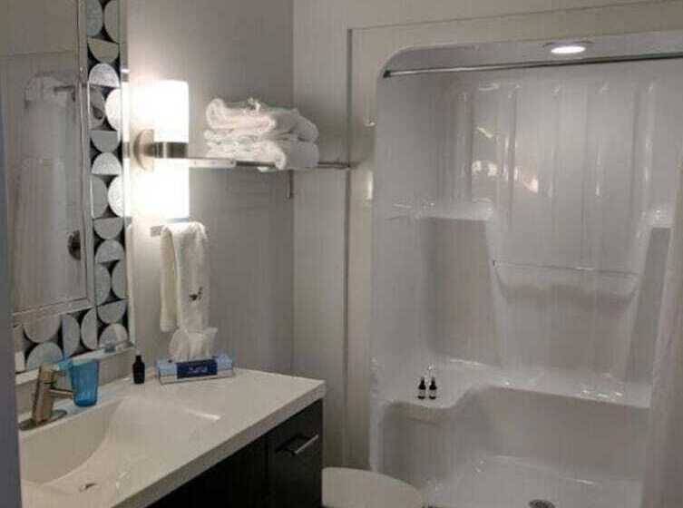 ホテル The Acorn Suites