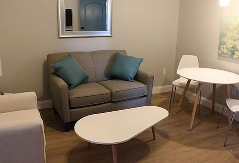 ホテル The Acorn Suites