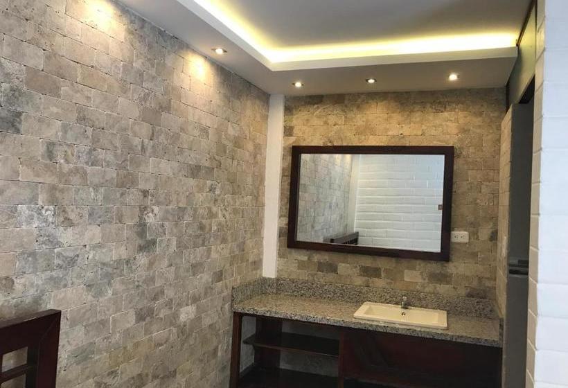 پانسیون Hostal Kamelot