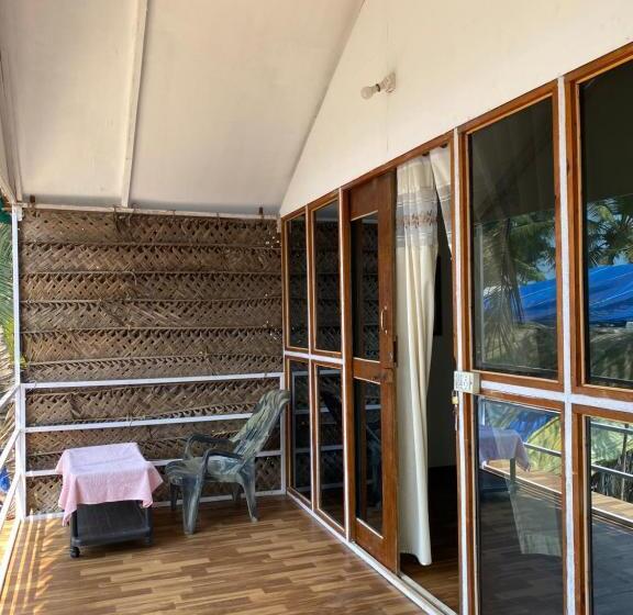 منتجع Omkar Beach Bungalow