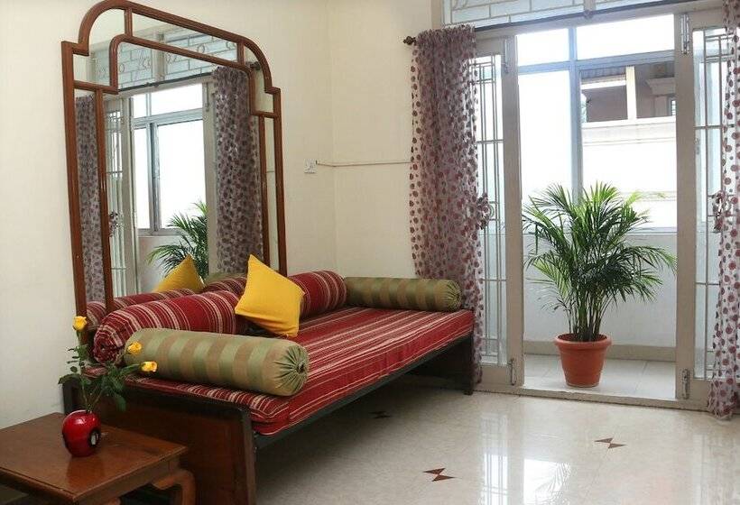 تختخواب و صبحانه Happy Planet