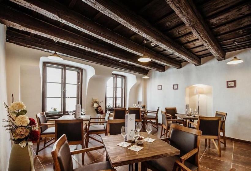 پانسیون Penzion Víno Hruška Pardubice