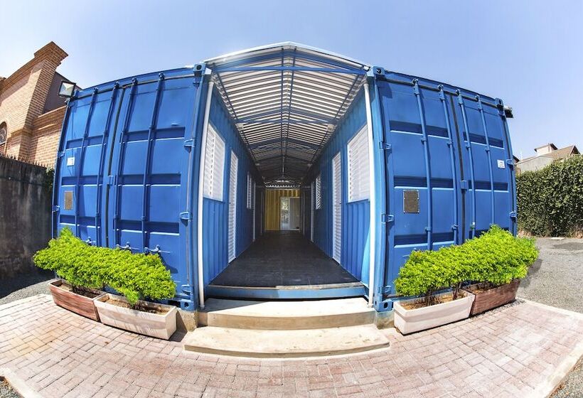 פנסיון Residencial Villa Container
