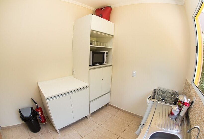 פנסיון Residencial Villa Container