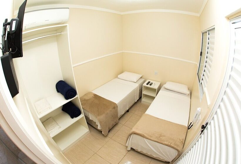 פנסיון Residencial Villa Container