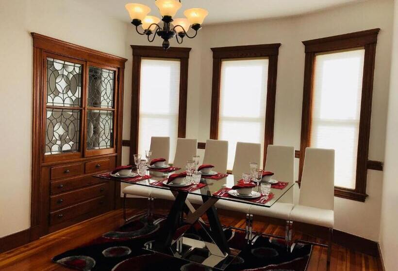 تختخواب و صبحانه Boston Lodge And Suites