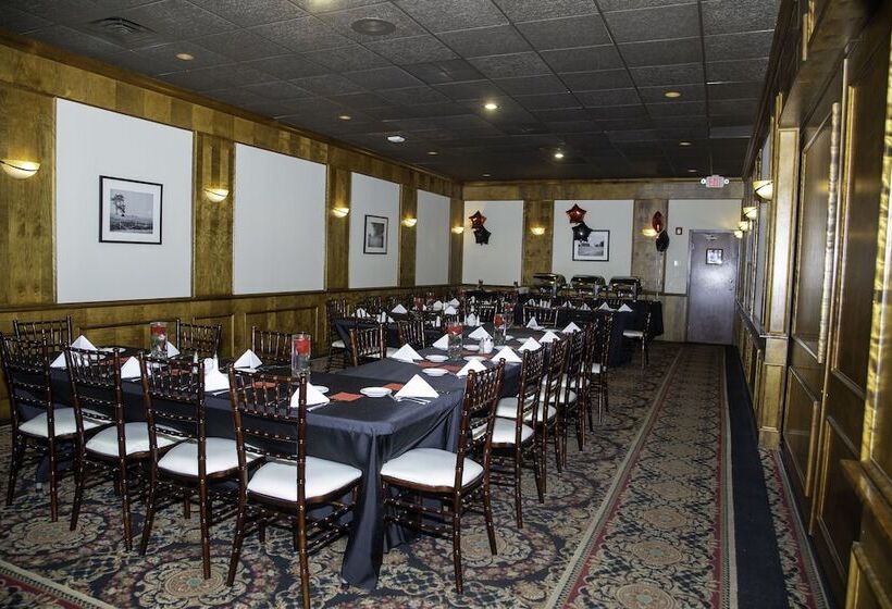 호텔 The Stables Inn & Suites