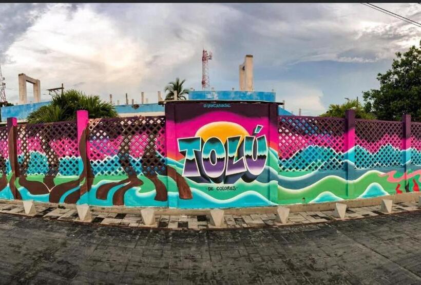 پانسیون Hostal Del Mar   Tolu