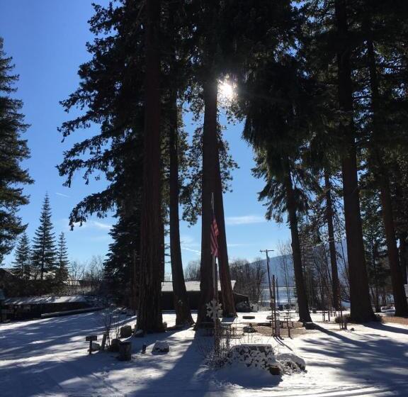 Crater Lake Gateway Rocky Point Resort