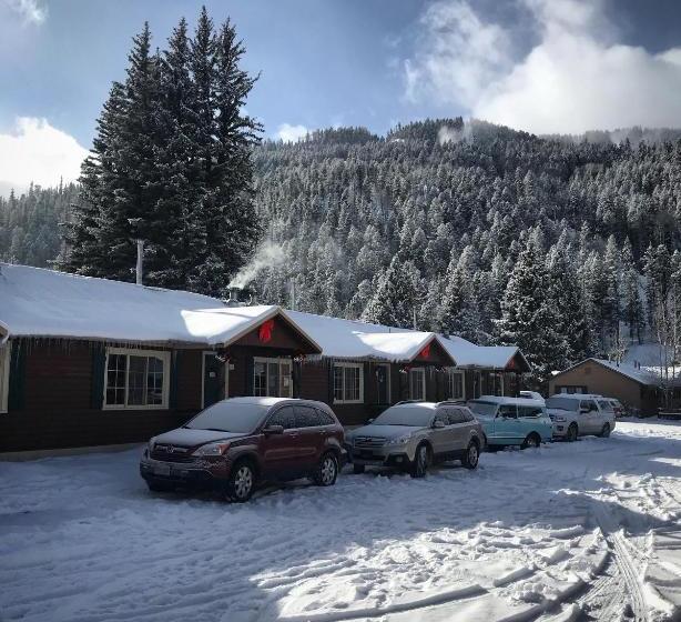 فندق Three Bears Lodge