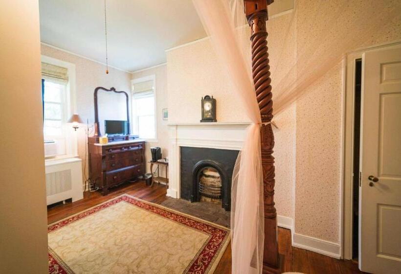 مبيت وإفطار Chilton House Suites