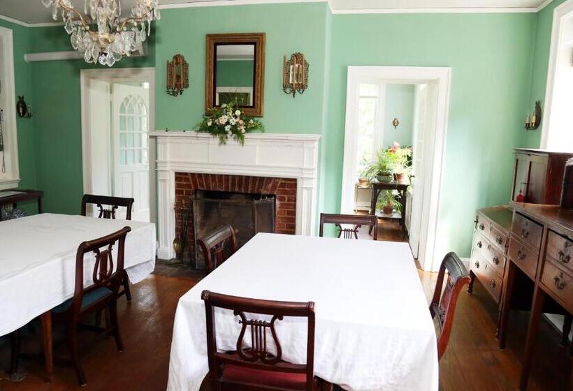 مبيت وإفطار Chilton House Suites