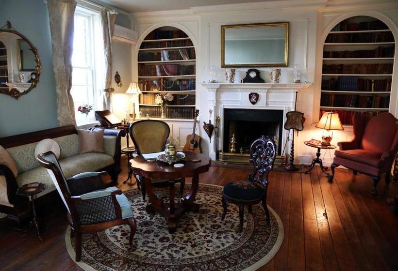 مبيت وإفطار Chilton House Suites