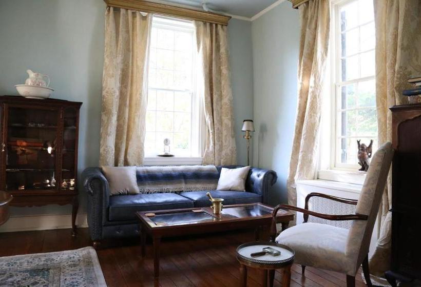 مبيت وإفطار Chilton House Suites