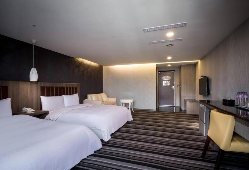 هاستل Jung Zaw Bussiness