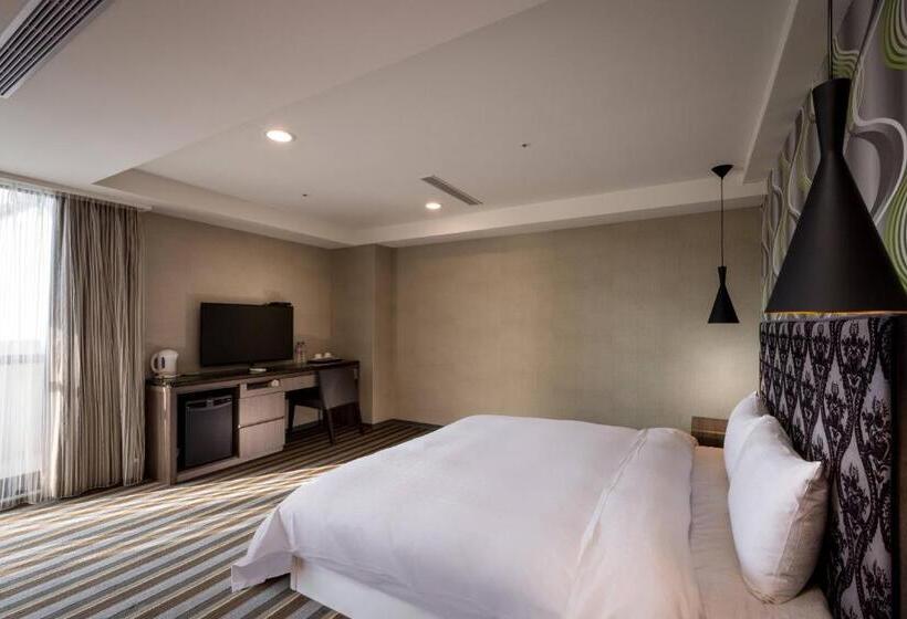 هاستل Jung Zaw Bussiness