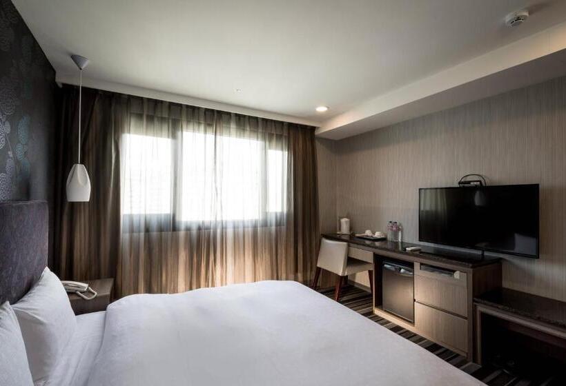 هاستل Jung Zaw Bussiness