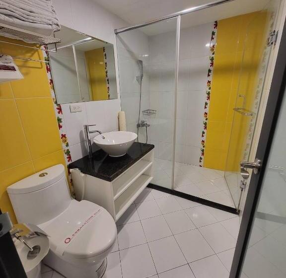 هاستل Jung Zaw Bussiness