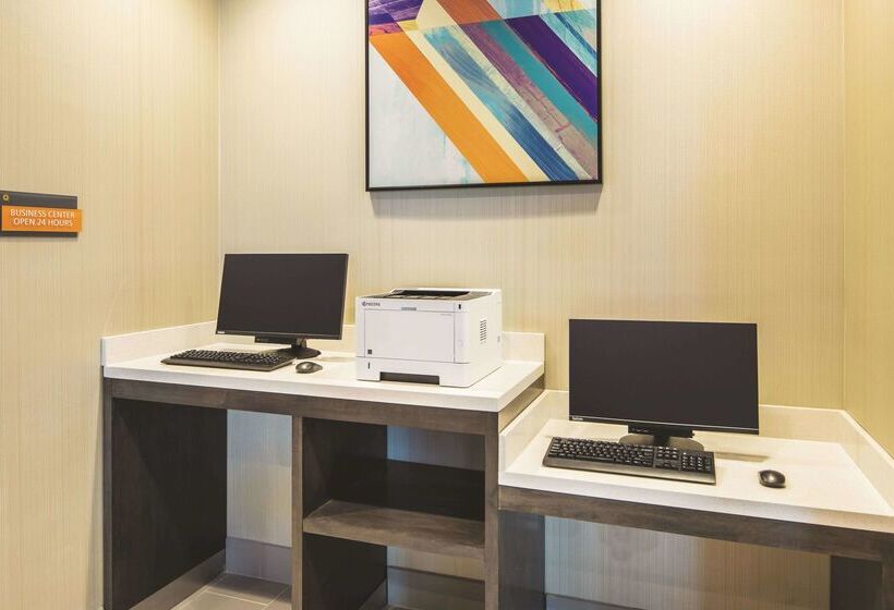 בית מלון כפרי La Quinta Inn & Suites By Wyndham Atlanta South   Mcdonough