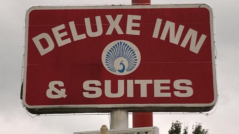 Мотель Deluxe Inn And Suites