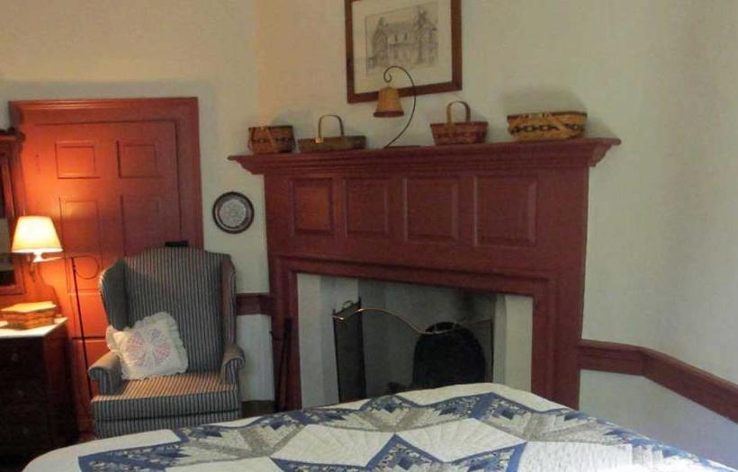 تختخواب و صبحانه 1786 The Limestone Inn