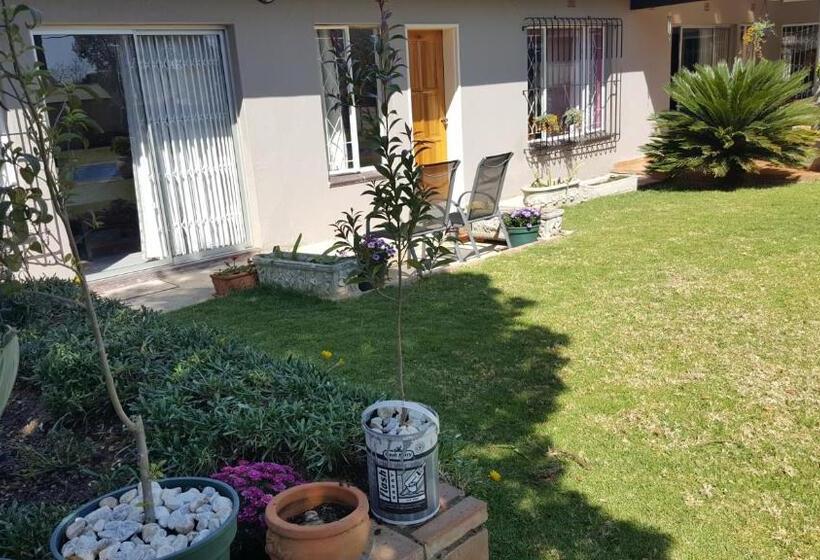 بنسيون 8 Ibis Lane Guest House