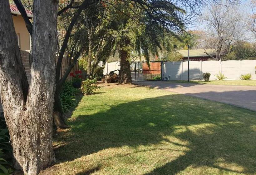 بنسيون 8 Ibis Lane Guest House