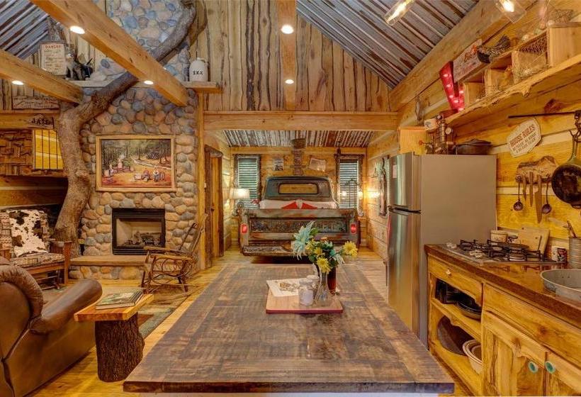 مبيت وإفطار Fox Pass Cabins