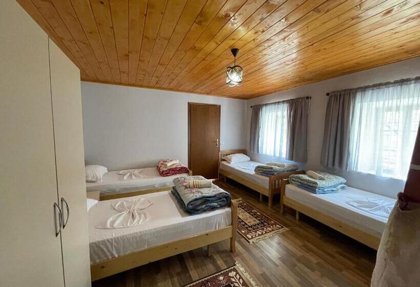 پانسیون Guesthouse Gjin Thana