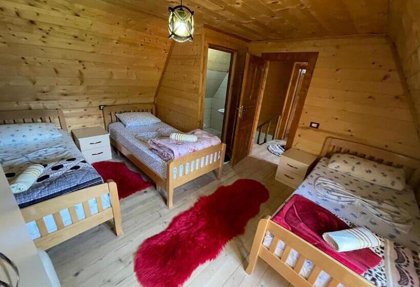 پانسیون Guesthouse Gjin Thana