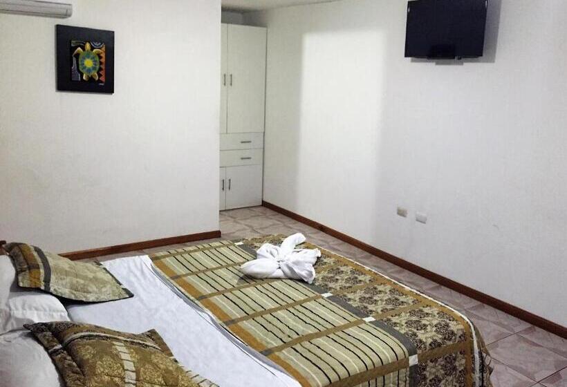 پانسیون Hostal Muyuyo