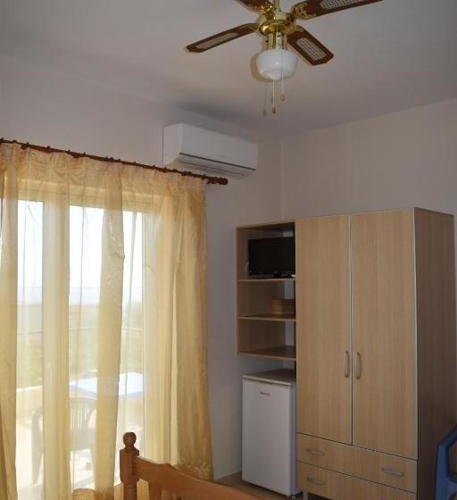پانسیون J&b Rooms Dhermi