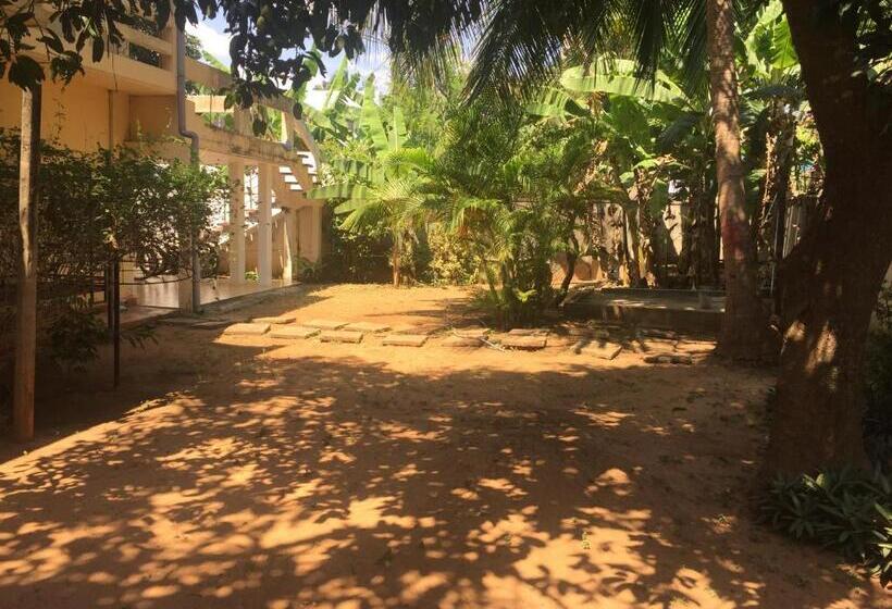 ペンション Nallur Residence