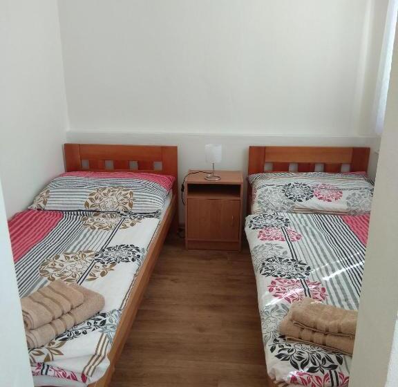 پانسیون Restaurace Alvi