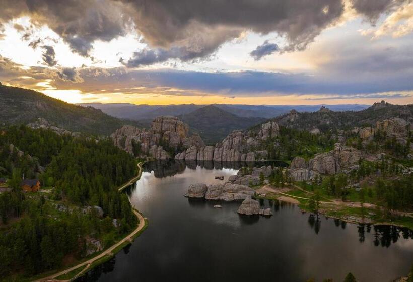 مُتل Harney Camp Cabins