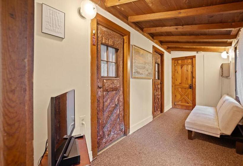 مُتل Harney Camp Cabins