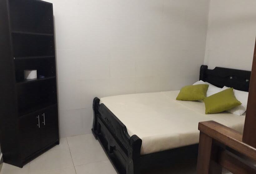 پانسیون Hostal Cocobomgo