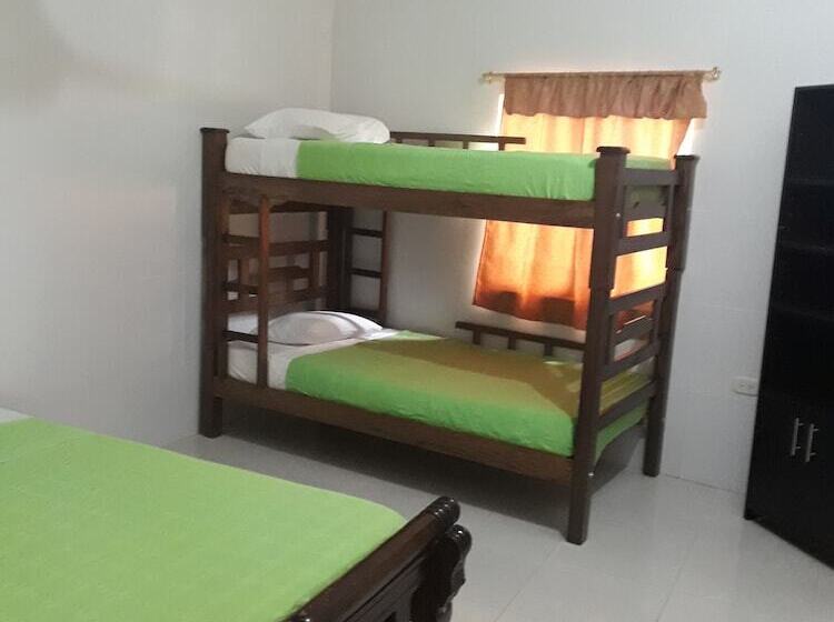 پانسیون Hostal Cocobomgo