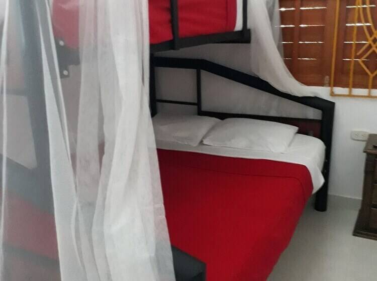 پانسیون Hostal Cocobomgo