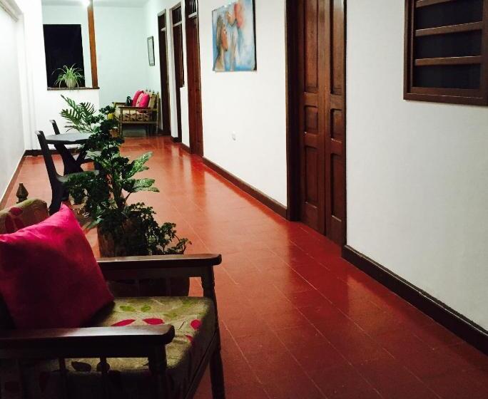 پانسیون Casa Helga A Dos Cuadras De La Basílica, Casa Entera Con Jardín Amplio, 6 Habitaciones, 5 Baños, Coc