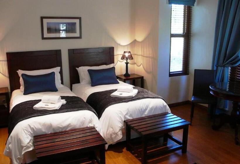 Пансион Honeylocust Guesthouse
