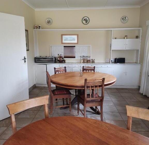 Пансион Sani Window B&b And Self Catering