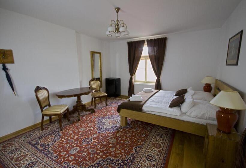 پانسیون 1st Republic Villa   Adults Only