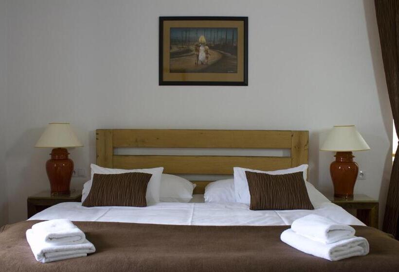 پانسیون 1st Republic Villa   Adults Only