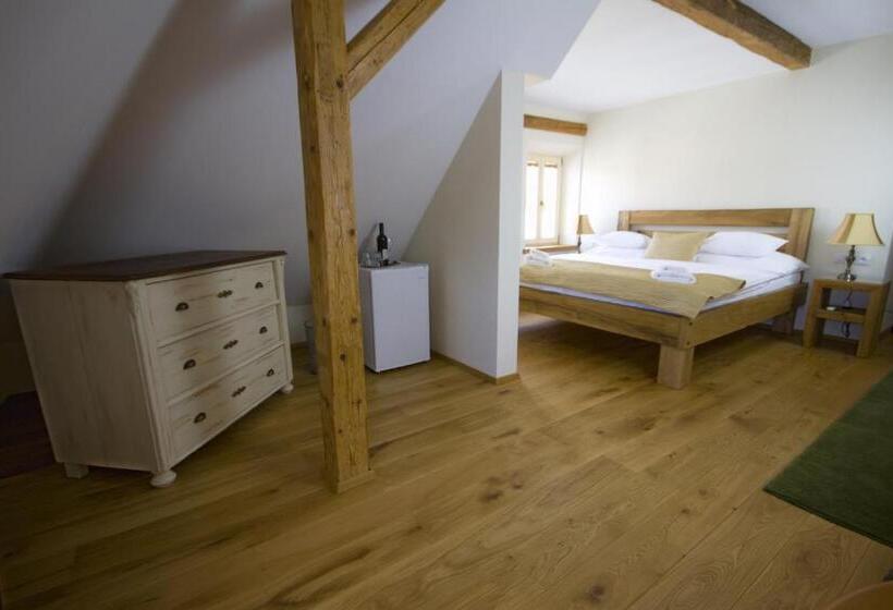 پانسیون 1st Republic Villa   Adults Only