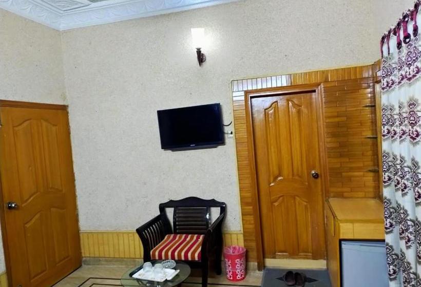 پانسیون Karachi Motel