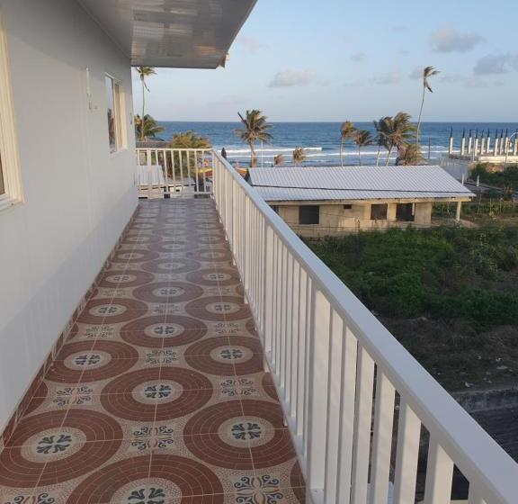 پانسیون Victoria S Gennie Bay Village Hostal