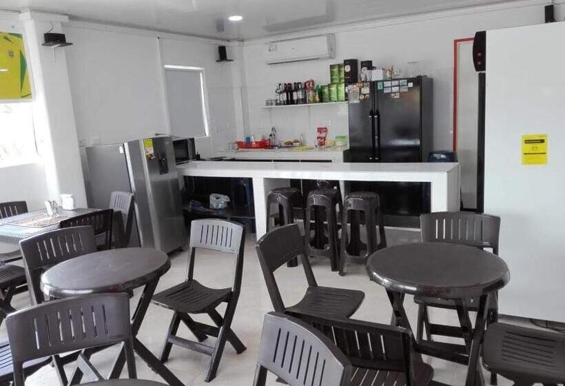 پانسیون Victoria S Gennie Bay Village Hostal